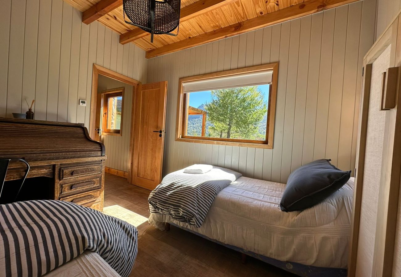 Casa a San Carlos de Bariloche - ARE11 INCREIBLE CASA EN ARELAUQUEN CON VISTAS A LOS CERROS CATEDRAL, OTTO Y VENTANA 