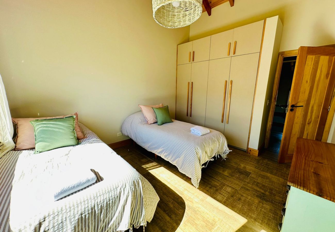 Casa a San Carlos de Bariloche - ARE11 INCREIBLE CASA EN ARELAUQUEN CON VISTAS A LOS CERROS CATEDRAL, OTTO Y VENTANA 