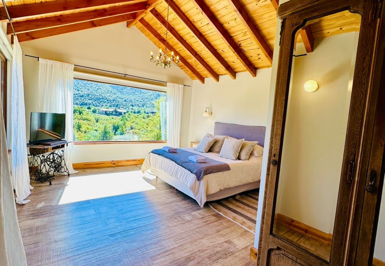 Casa a San Carlos de Bariloche - ARE11 INCREIBLE CASA EN ARELAUQUEN CON VISTAS A LOS CERROS CATEDRAL, OTTO Y VENTANA 