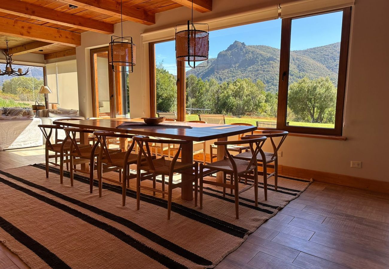 Casa a San Carlos de Bariloche - ARE11 INCREIBLE CASA EN ARELAUQUEN CON VISTAS A LOS CERROS CATEDRAL, OTTO Y VENTANA 