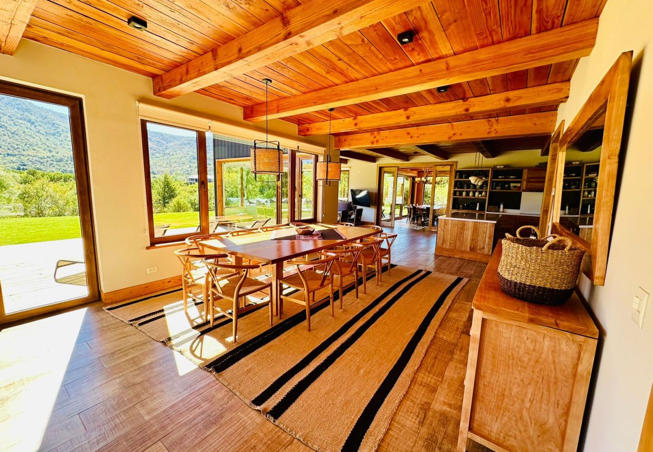 Casa a San Carlos de Bariloche - ARE11 INCREIBLE CASA EN ARELAUQUEN CON VISTAS A LOS CERROS CATEDRAL, OTTO Y VENTANA 