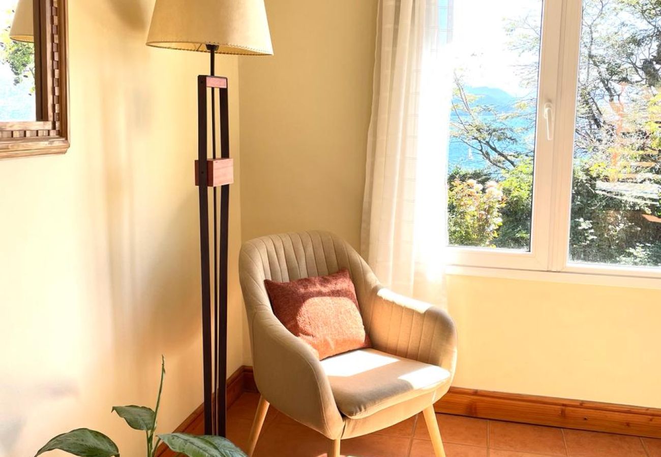 Baita a San Carlos de Bariloche - VIEW19 Cómoda casa con vista al lago y cerca del centro de Bariloche.