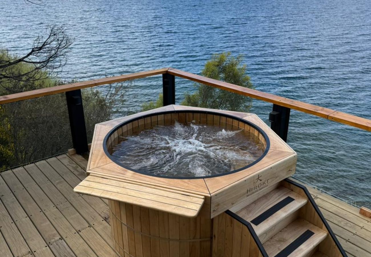 Casa a San Carlos de Bariloche - HUAPI48C | Villa exclusiva sobre el Nahuel Huapi con HOT TUBE