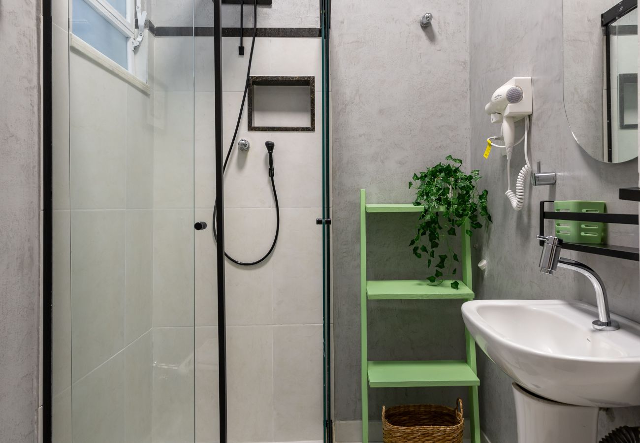 Studio a Rio de Janeiro - 3 minutos da praia de Copacabana | RD1205 