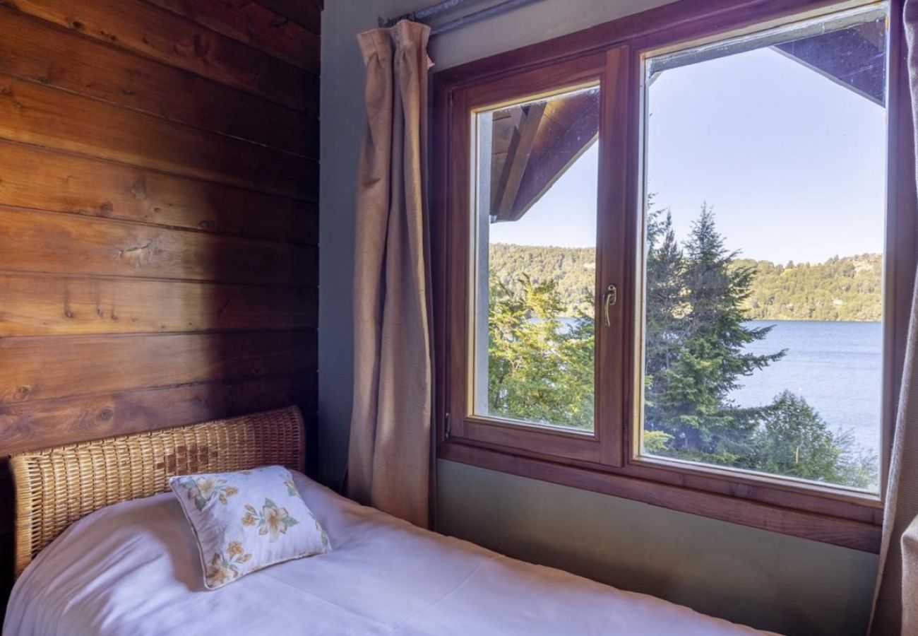 Casa a San Carlos de Bariloche - VENAH01 CÁLIDA Y CÓMODA CASA EN BARRIO CERRADO CON COSTA DE LAGO