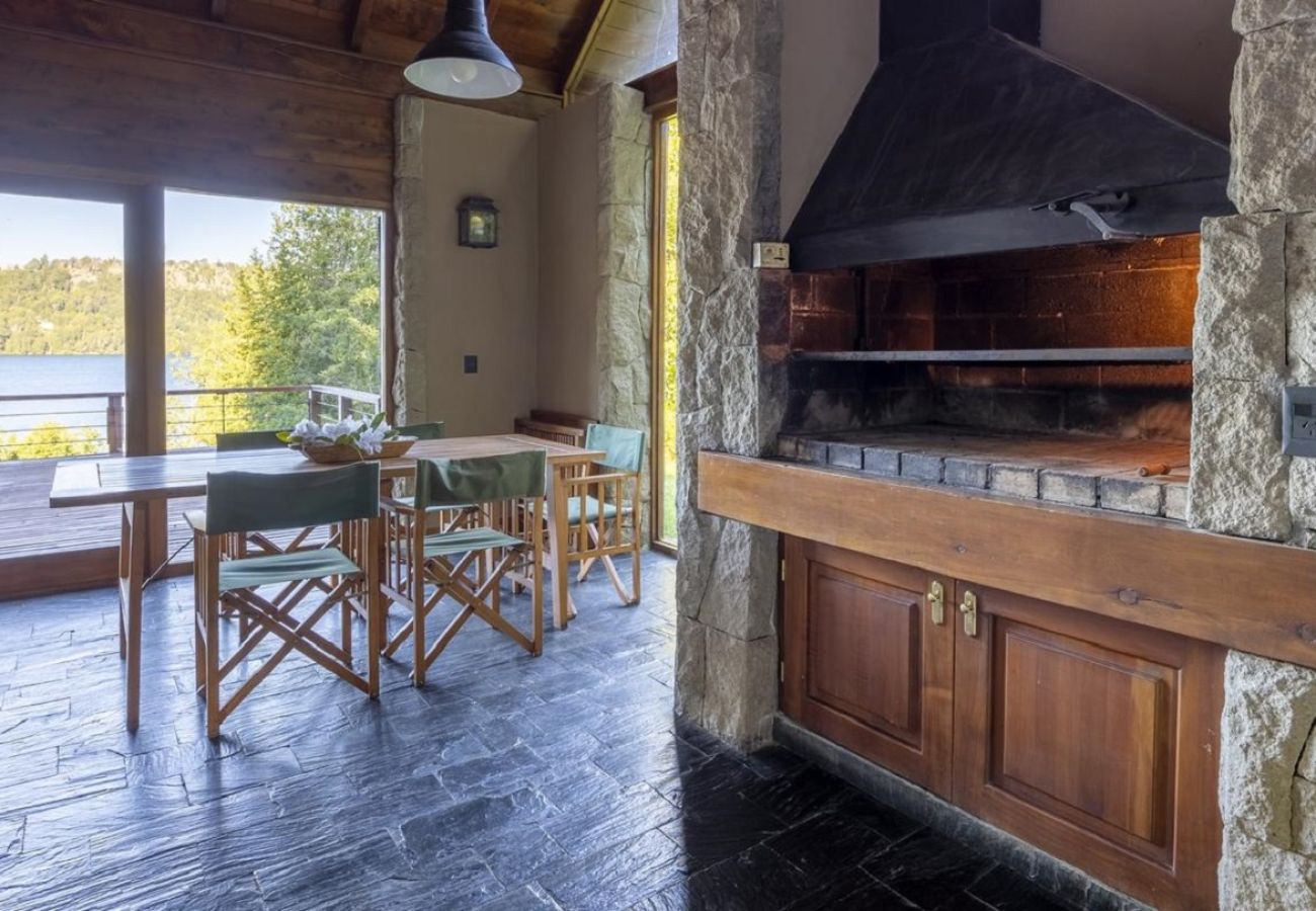 Casa a San Carlos de Bariloche - VENAH01 CÁLIDA Y CÓMODA CASA EN BARRIO CERRADO CON COSTA DE LAGO