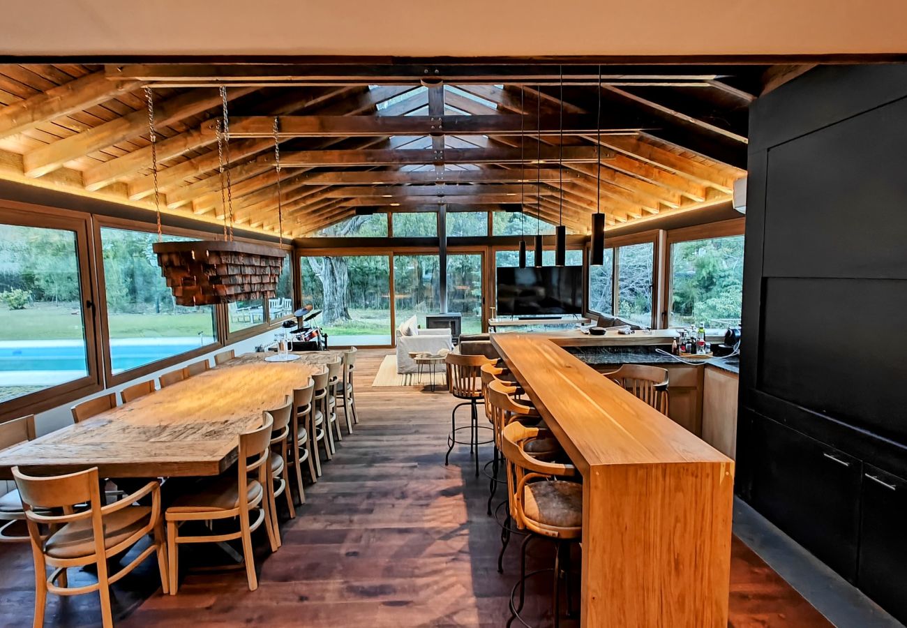Casa a San Carlos de Bariloche - ARE55 ESPECTACULAR CASA CON QUINCHO INTEGRADO Y PILETA CLIMATIZADA
