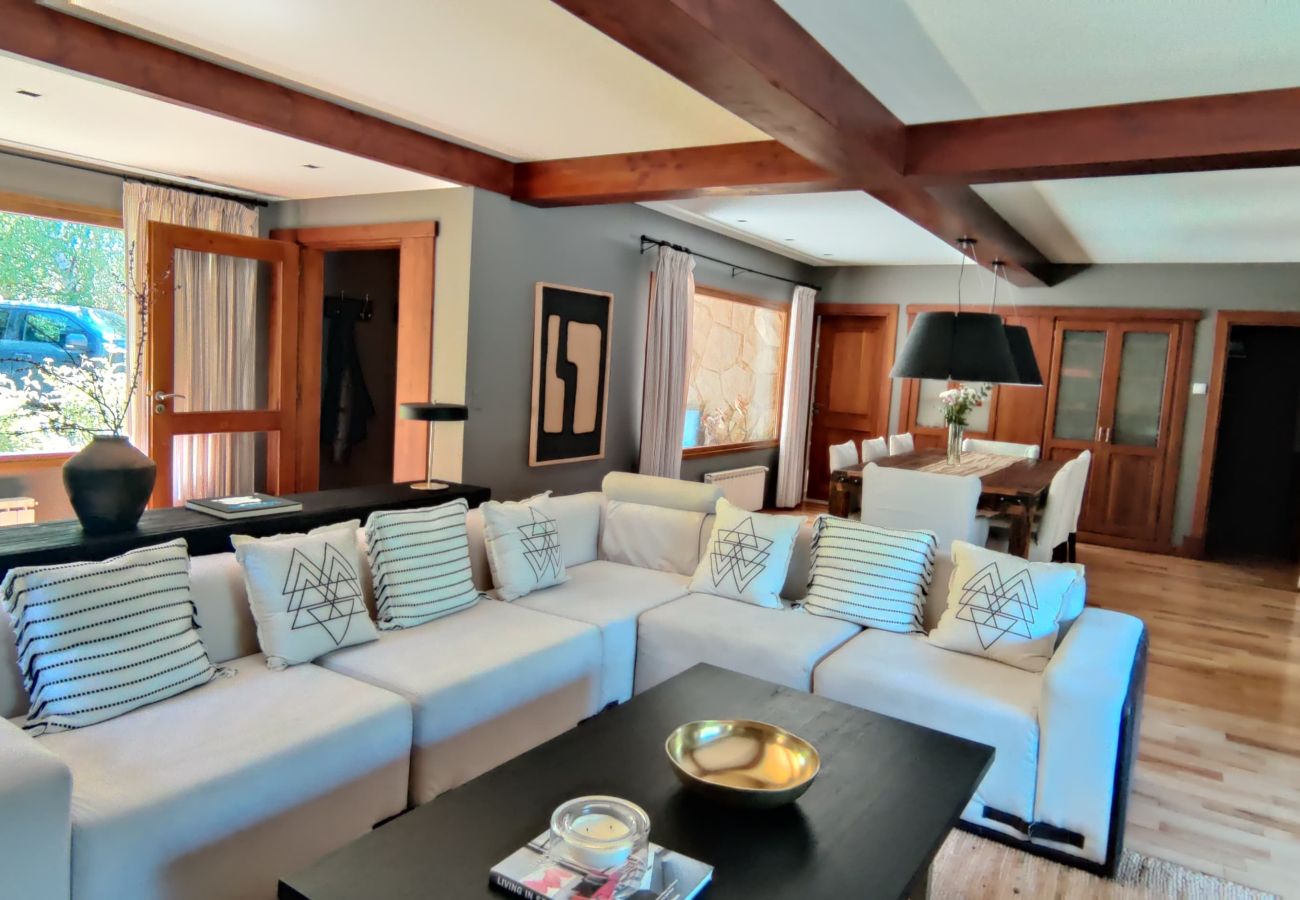 Casa a San Carlos de Bariloche - ARE55 ESPECTACULAR CASA CON QUINCHO INTEGRADO Y PILETA CLIMATIZADA