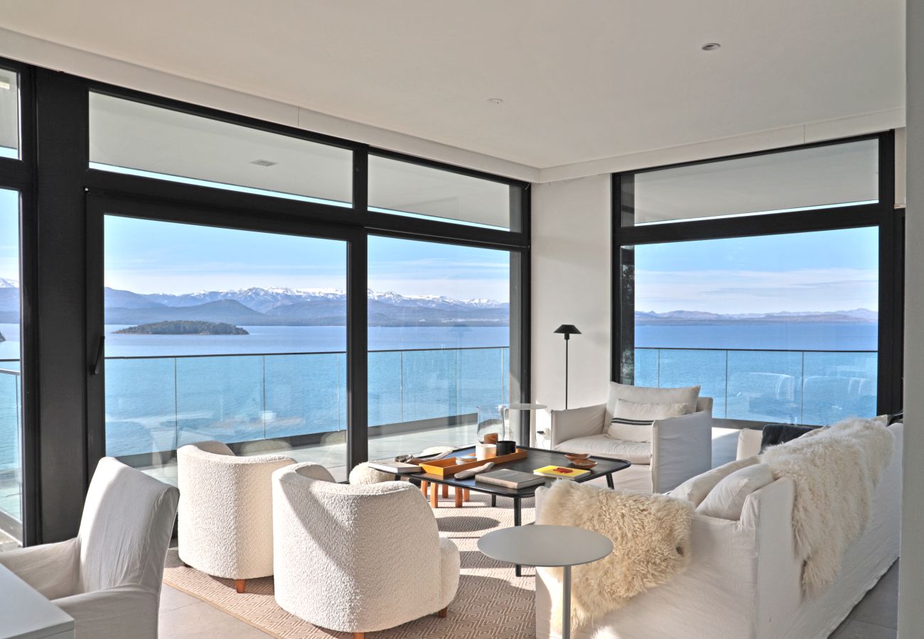 Appartamento a San Carlos de Bariloche - HUAPI43C Departamento de lujo sobre el lago Nahuel Huapi en moderno complejo