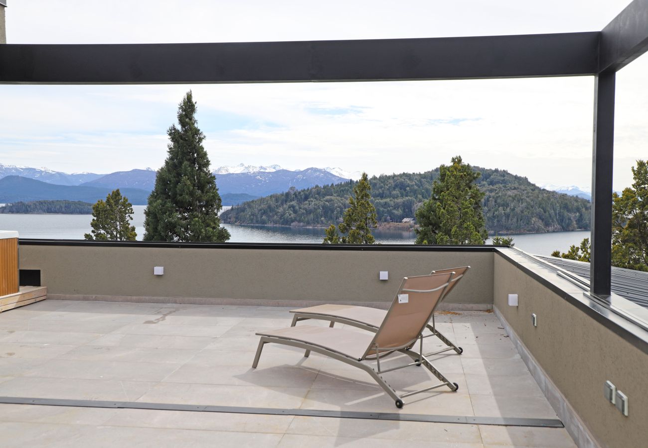 Appartamento a San Carlos de Bariloche - HUAPI43C Departamento de lujo sobre el lago Nahuel Huapi en moderno complejo