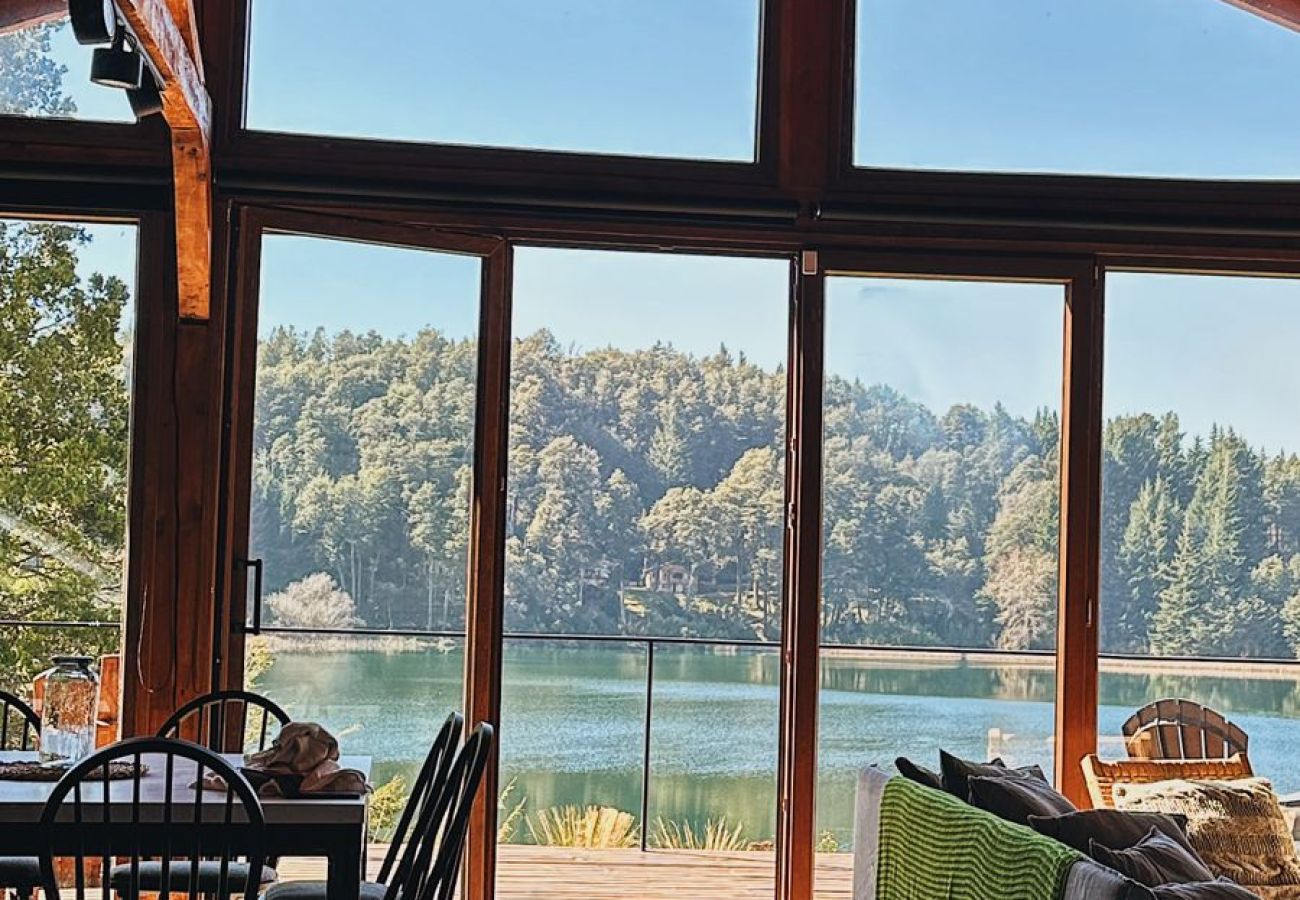 Casa a San Carlos de Bariloche - TREBOL04 CANCHERÍSIMA CASA RECIENTEMENTE REFACCIONADA SOBRE LAGUNA EL TRÉBOL