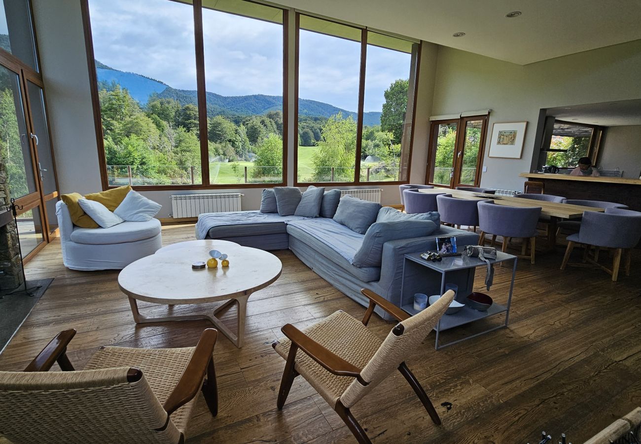 Casa a San Carlos de Bariloche - ARE46 Espectacular Casa en la Cancha de Golf – Arelauquen, Bariloche, Patagonia