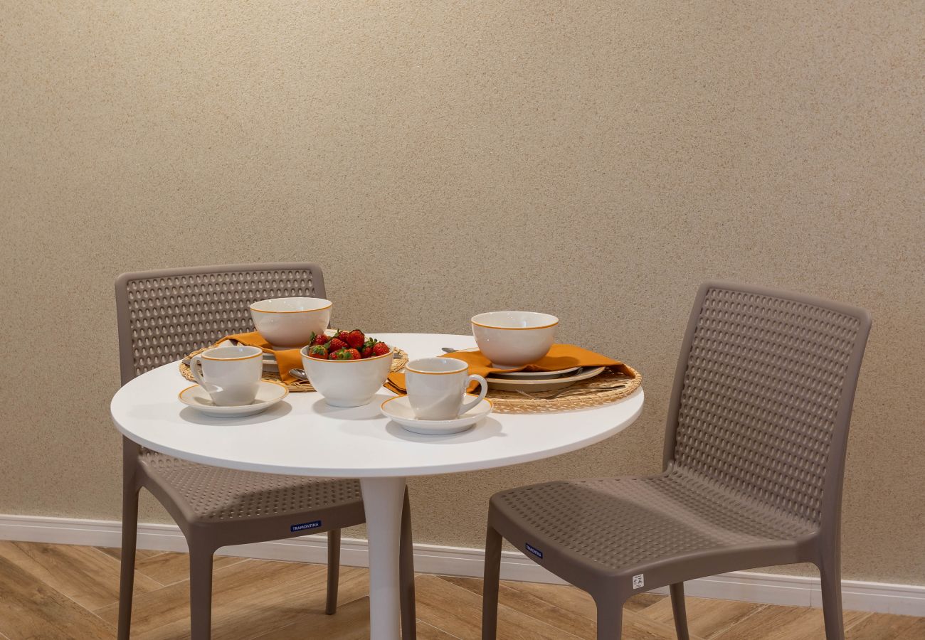 Appartamento a Rio de Janeiro - Charmoso Est&amp;uacute;dio a Poucos Passos da Praia | CNJ Q6