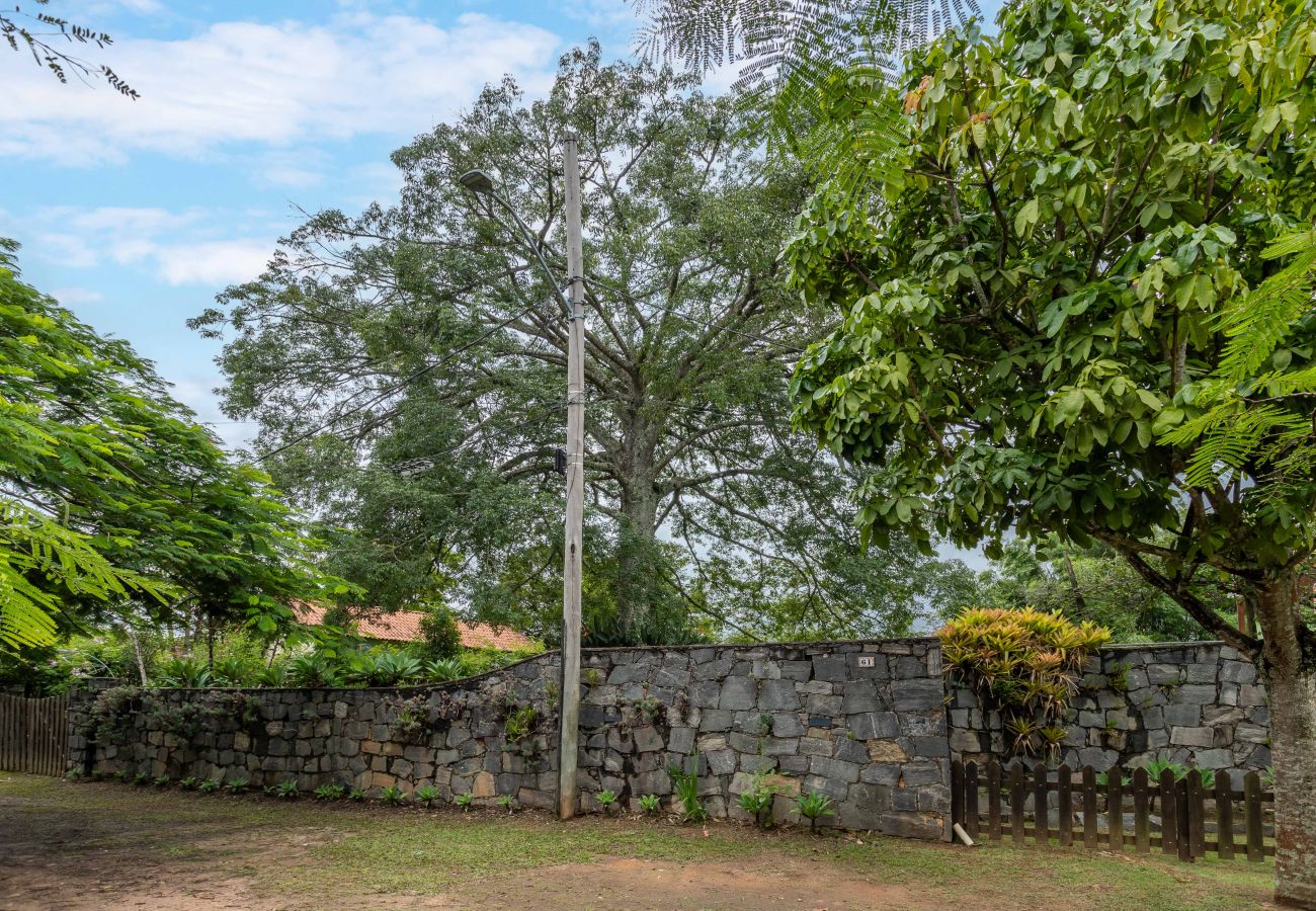 Casa a Miguel Pereira - Refúgio Perfeito em Miguel Pereira | AND61