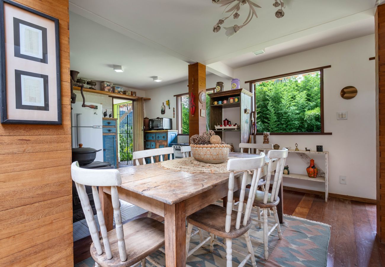 Casa a Miguel Pereira - Refúgio Perfeito em Miguel Pereira | AND61