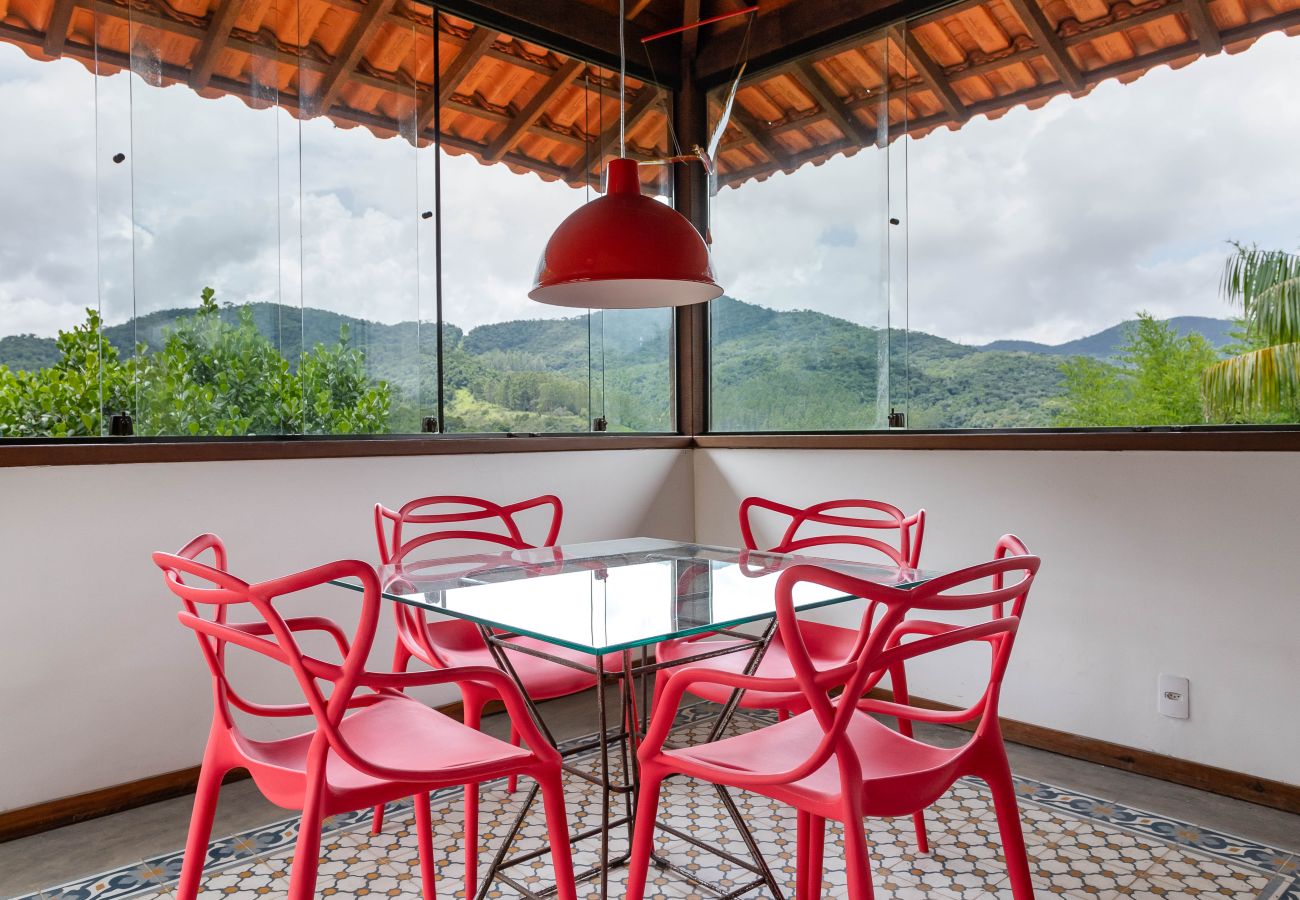 Casa a Miguel Pereira - Refúgio Perfeito em Miguel Pereira | AND61