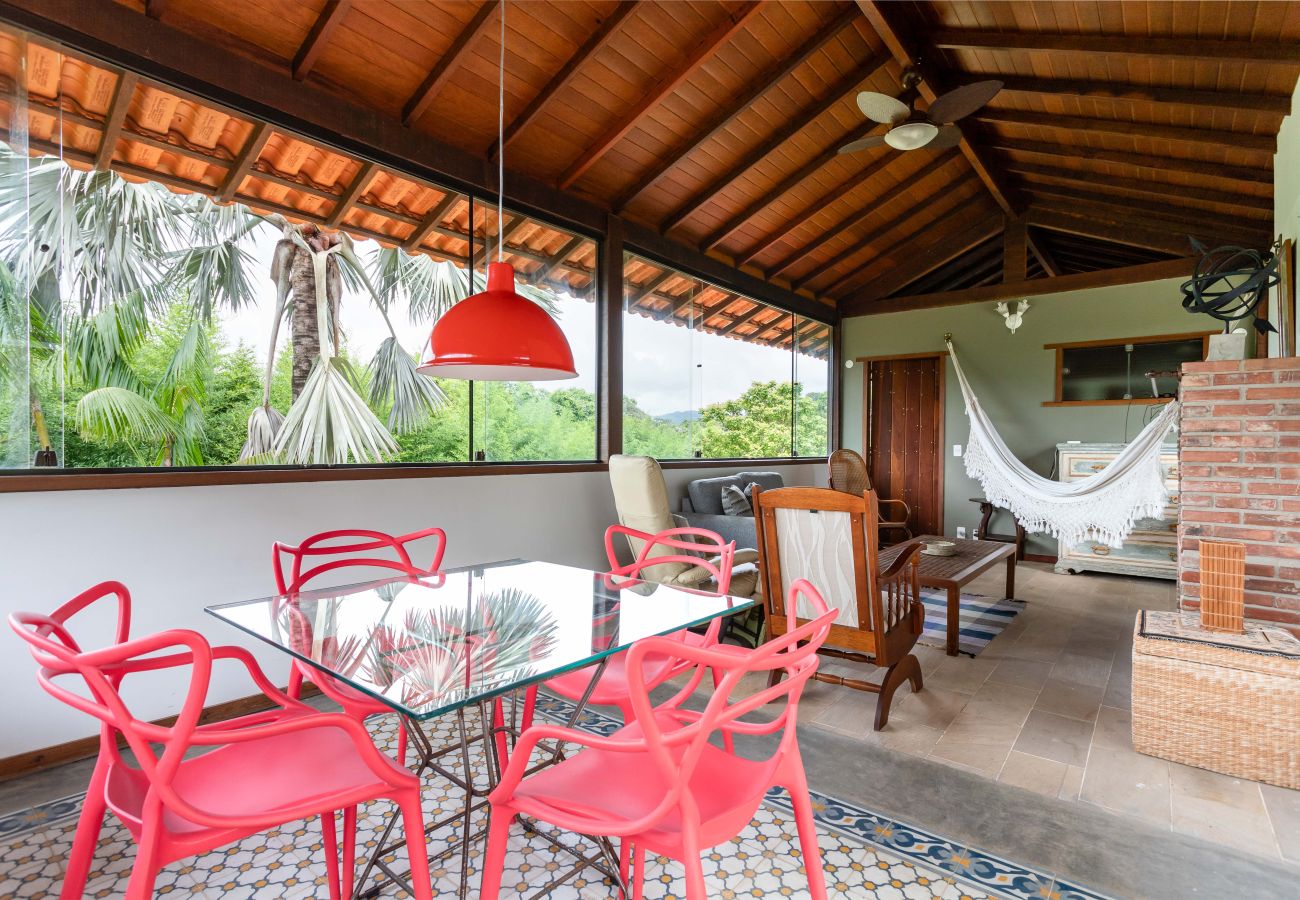 Casa a Miguel Pereira - Refúgio Perfeito em Miguel Pereira | AND61