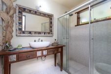 Casa a Miguel Pereira - Refúgio Perfeito em Miguel Pereira | AND61