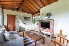 Casa a Miguel Pereira - Refúgio Perfeito em Miguel Pereira | AND61