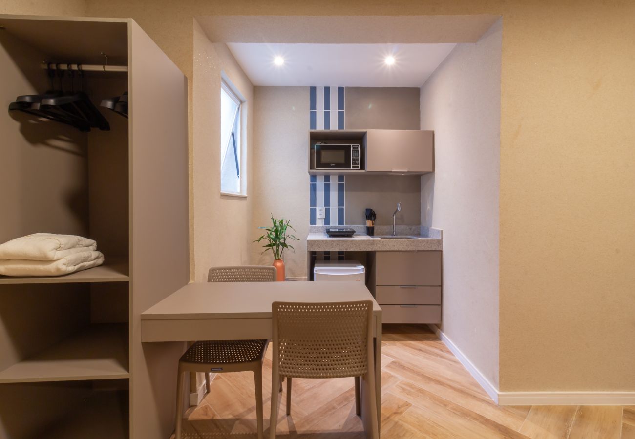 Appartamento a Rio de Janeiro - Refúgio a Poucos Passos de Praia de Copacabana | Q15