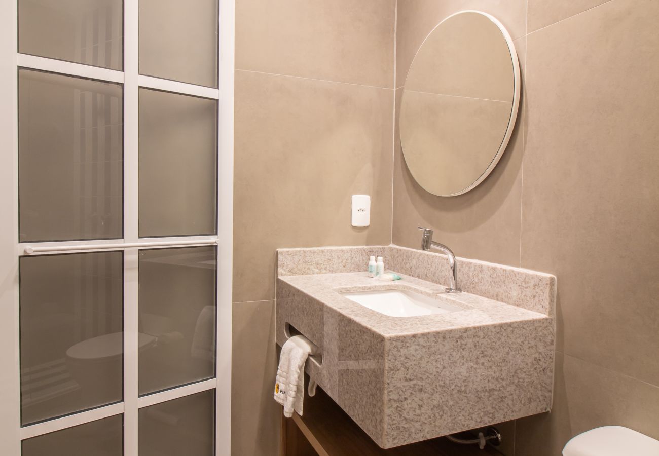 Appartamento a Rio de Janeiro - Acolhedor a Poucos Passos de Praia de Copacabana | Q14