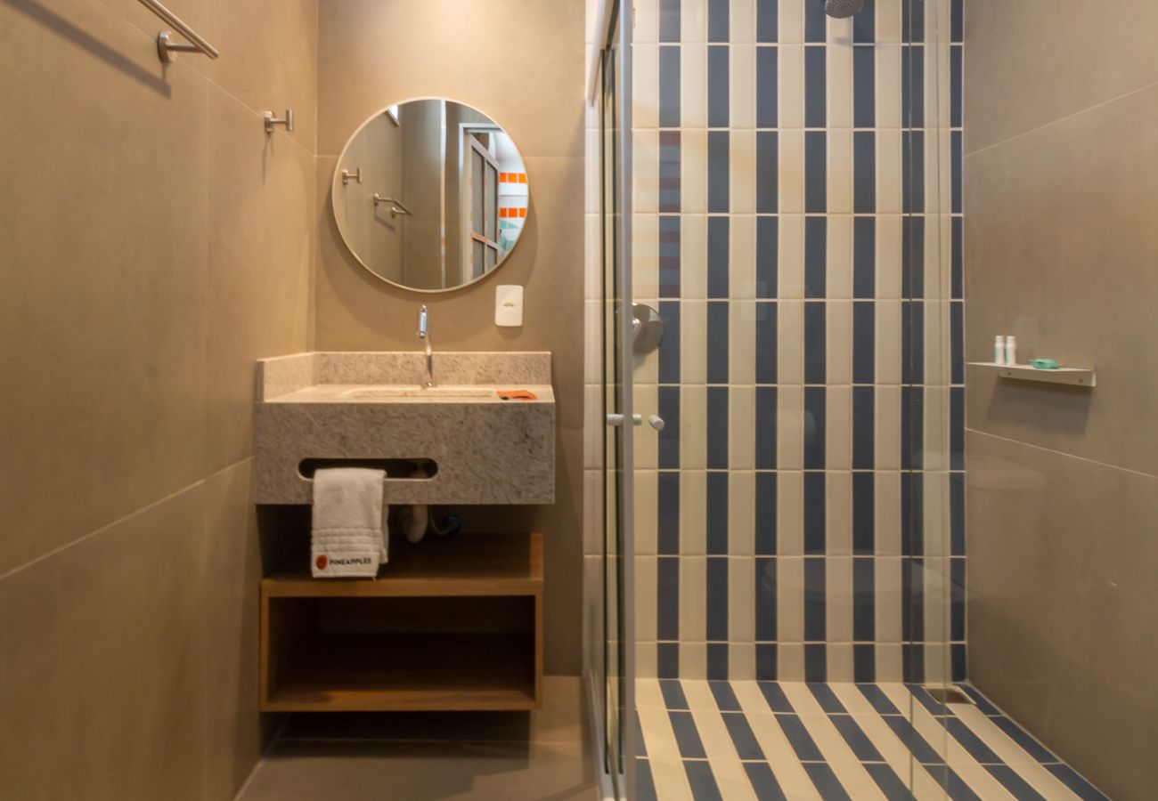 Appartamento a Rio de Janeiro - Refúgio a Poucos Passos de Praia de Copacabana | Q10 PCD