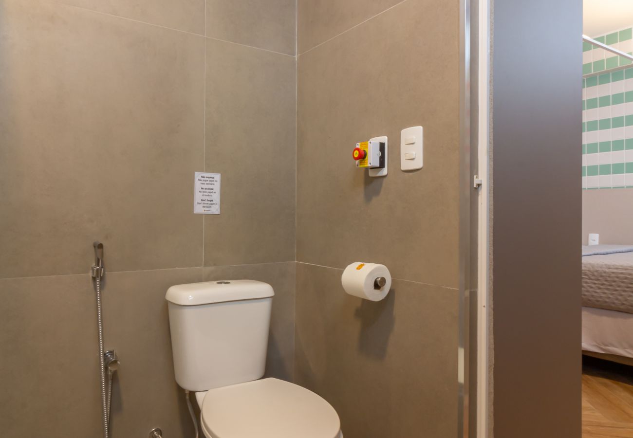 Appartamento a Rio de Janeiro - Refúgio a Poucos Passos de Praia de Copacabana | Q10 PCD