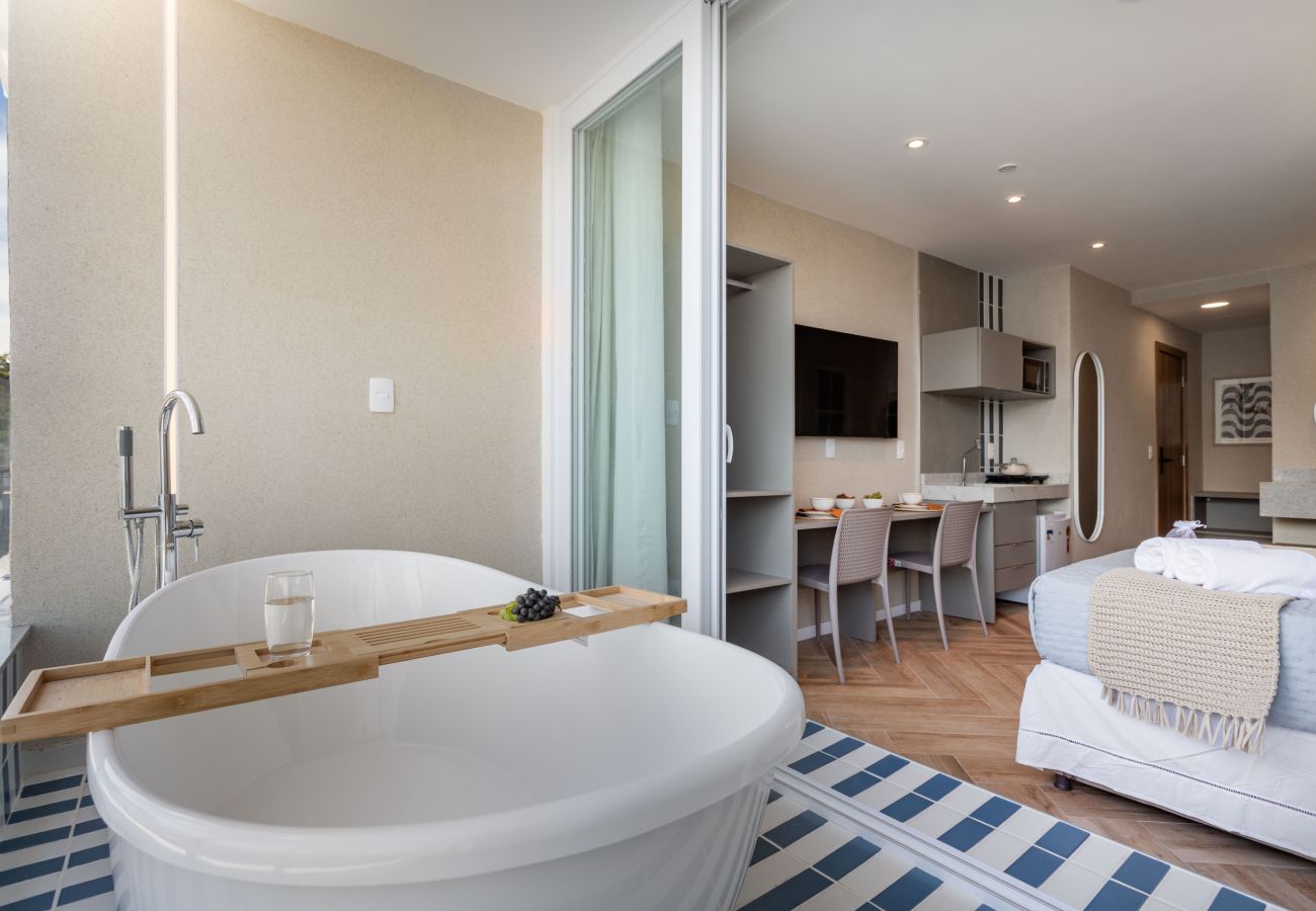 Appartamento a Rio de Janeiro - Vista para o Mar e Varanda com Banheira | Q11