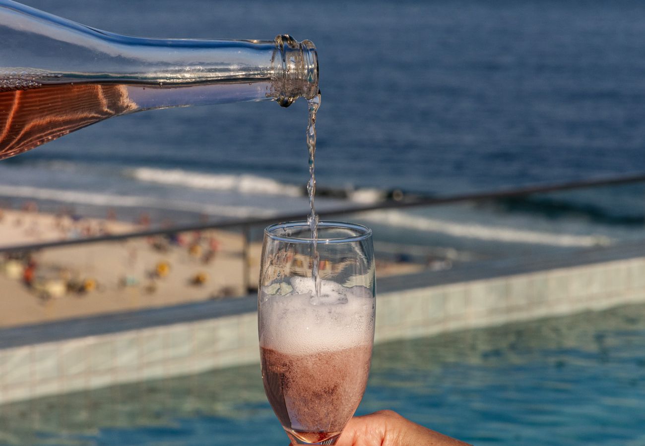 Appartamento a Rio de Janeiro - Vista para o Mar e Varanda com Banheira | Q11