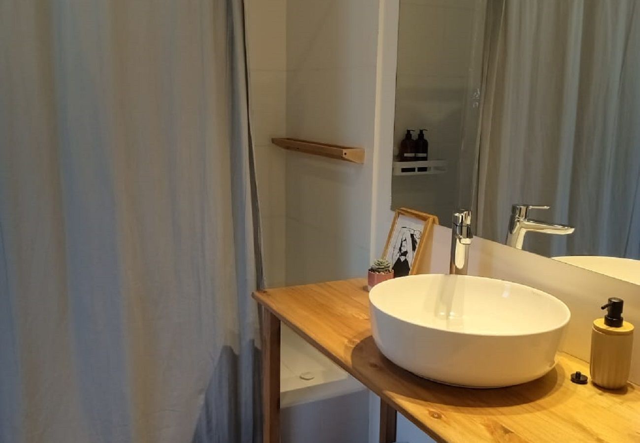 Casa a San Carlos de Bariloche - CAS04 Nueva y cómoda casa de diseño ubicada en tranquilo barrio privado a 6 km del centro