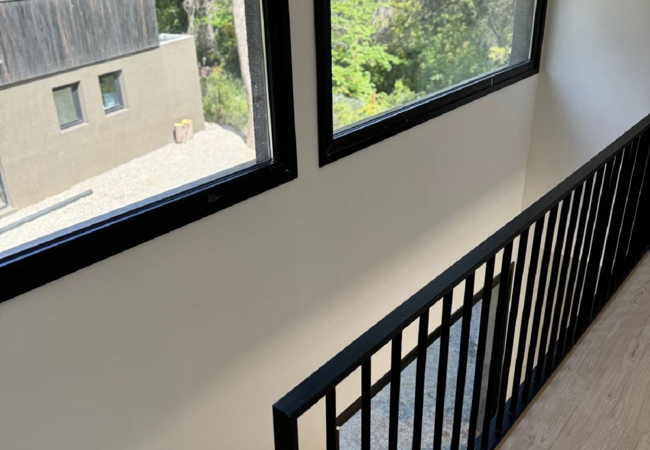 Casa a San Carlos de Bariloche - CAS04 Nueva y cómoda casa de diseño ubicada en tranquilo barrio privado a 6 km del centro