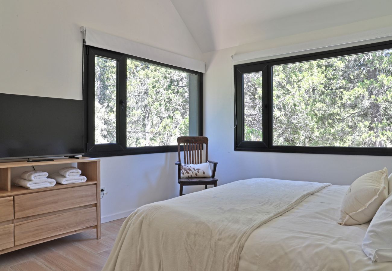 Casa a San Carlos de Bariloche - CAS04 Nueva y cómoda casa de diseño ubicada en tranquilo barrio privado a 6 km del centro