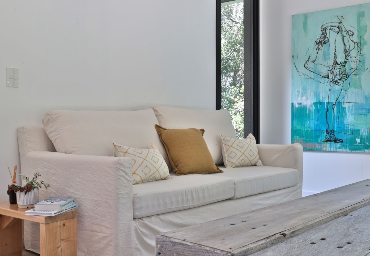 Casa a San Carlos de Bariloche - CAS04 Nueva y cómoda casa de diseño ubicada en tranquilo barrio privado a 6 km del centro