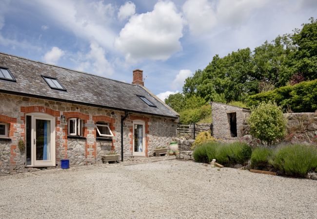  a Chagford - Philips Barn - Barn Conversion on edge of Dartmoor with hot tub
