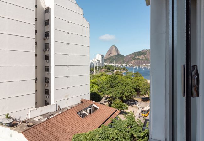  a Rio de Janeiro - Adorável a Poucos Minutos do Pão de Açúcar | F709