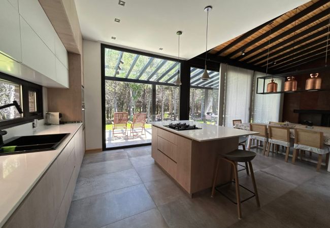 Casa a San Carlos de Bariloche - ARE61 CASA MODERNA EN UNA PLANTA CON 4 CUARTOS EN SUITE Casa a San Carlos de Bariloche - ARE61 CASA MODERNA EN UNA PLANTA CON 4 CUARTOS EN SUITE