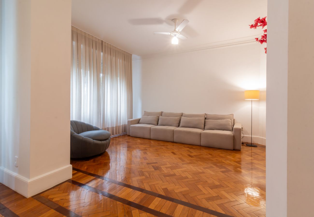 Appartamento a Rio de Janeiro - Espaço e Conforto em Copacabana | D405