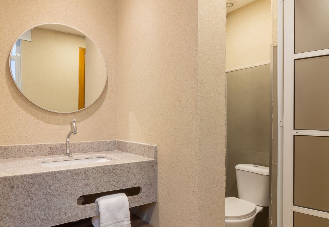 Appartamento a Rio de Janeiro - Acolhedor a Poucos Passos de Praia de Copacabana | Q13 e 16