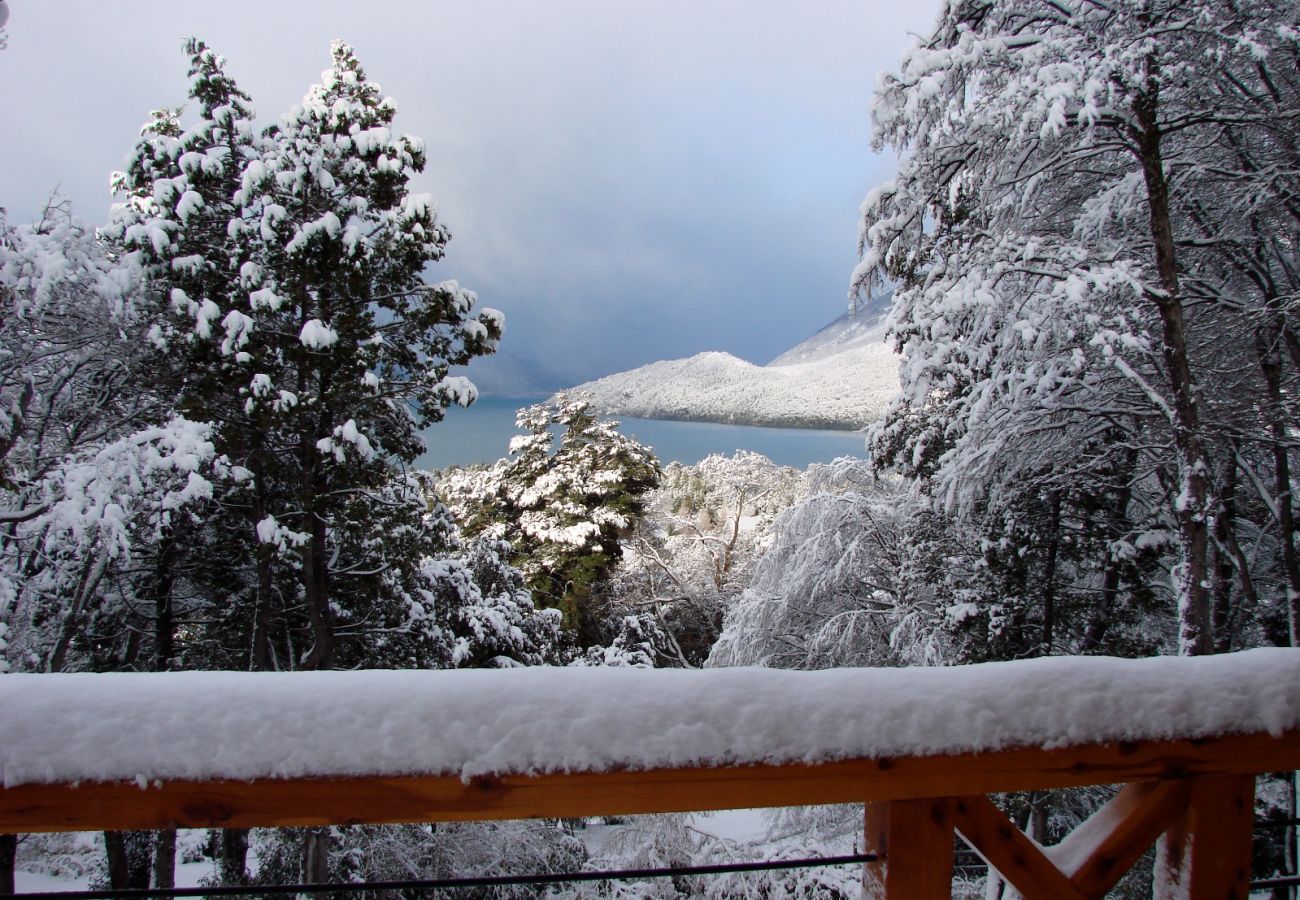 Casa a San Carlos de Bariloche - ARE63 ESPECTACULAR CASA CON VISTA AL LAGO EN ARELAUQUEN