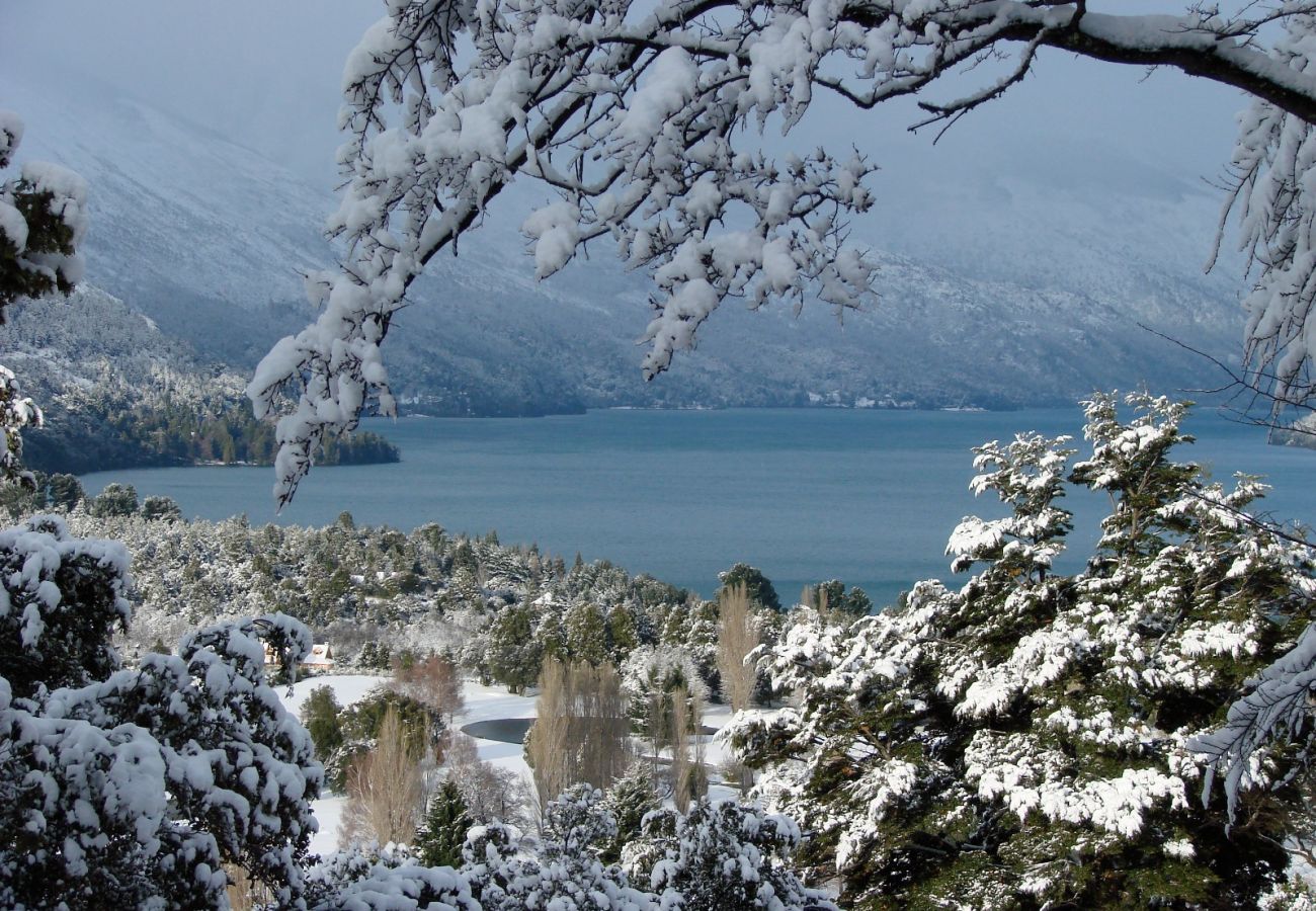 Casa a San Carlos de Bariloche - ARE63 ESPECTACULAR CASA CON VISTA AL LAGO EN ARELAUQUEN