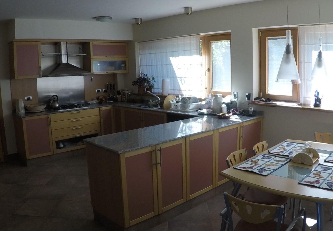 Casa a San Carlos de Bariloche - ARE63 ESPECTACULAR CASA CON VISTA AL LAGO EN ARELAUQUEN