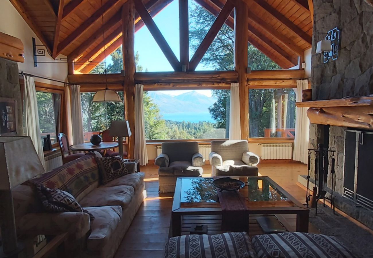 Casa a San Carlos de Bariloche - ARE63 ESPECTACULAR CASA CON VISTA AL LAGO EN ARELAUQUEN