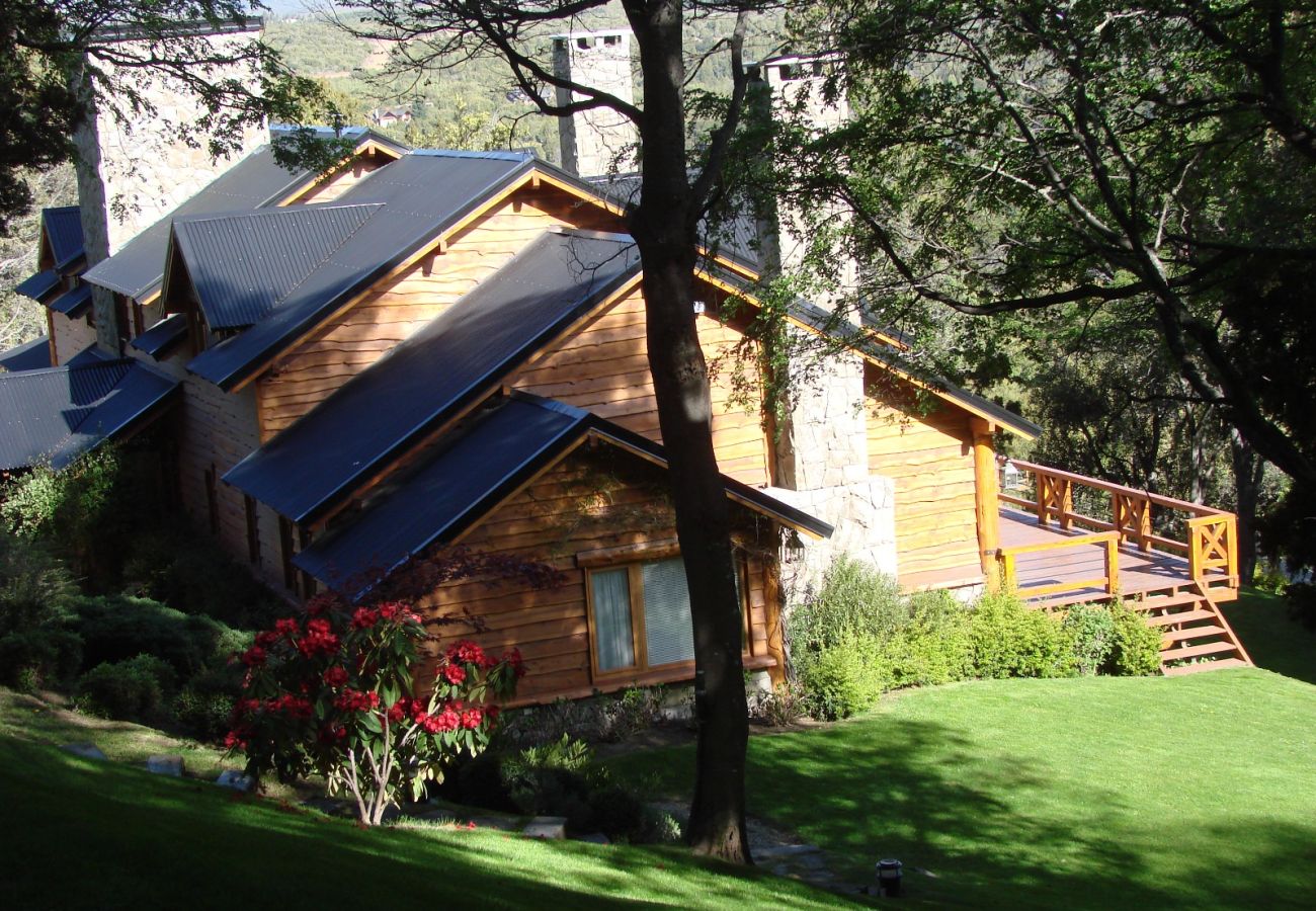 Casa a San Carlos de Bariloche - ARE63 ESPECTACULAR CASA CON VISTA AL LAGO EN ARELAUQUEN