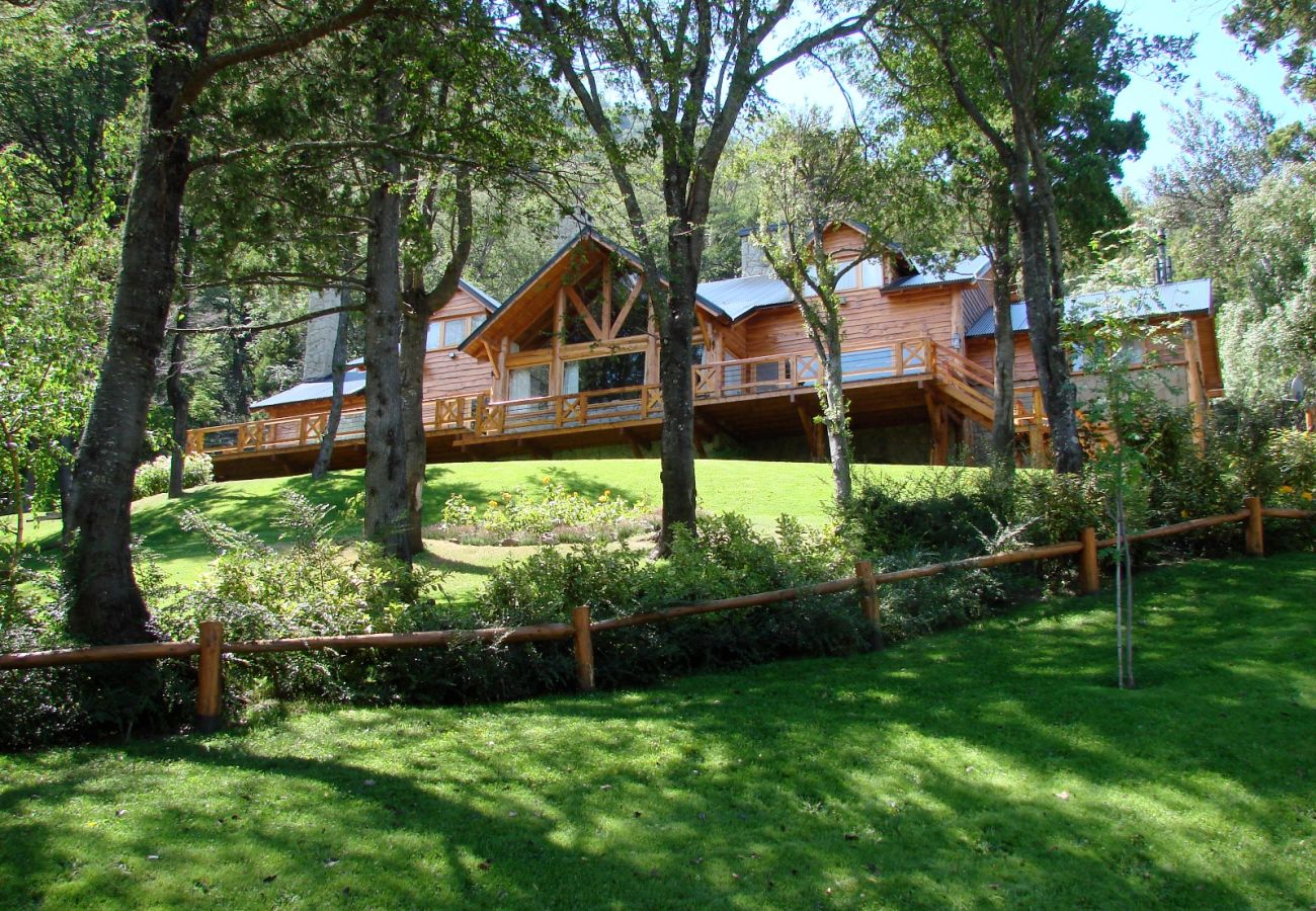 Casa a San Carlos de Bariloche - ARE63 ESPECTACULAR CASA CON VISTA AL LAGO EN ARELAUQUEN