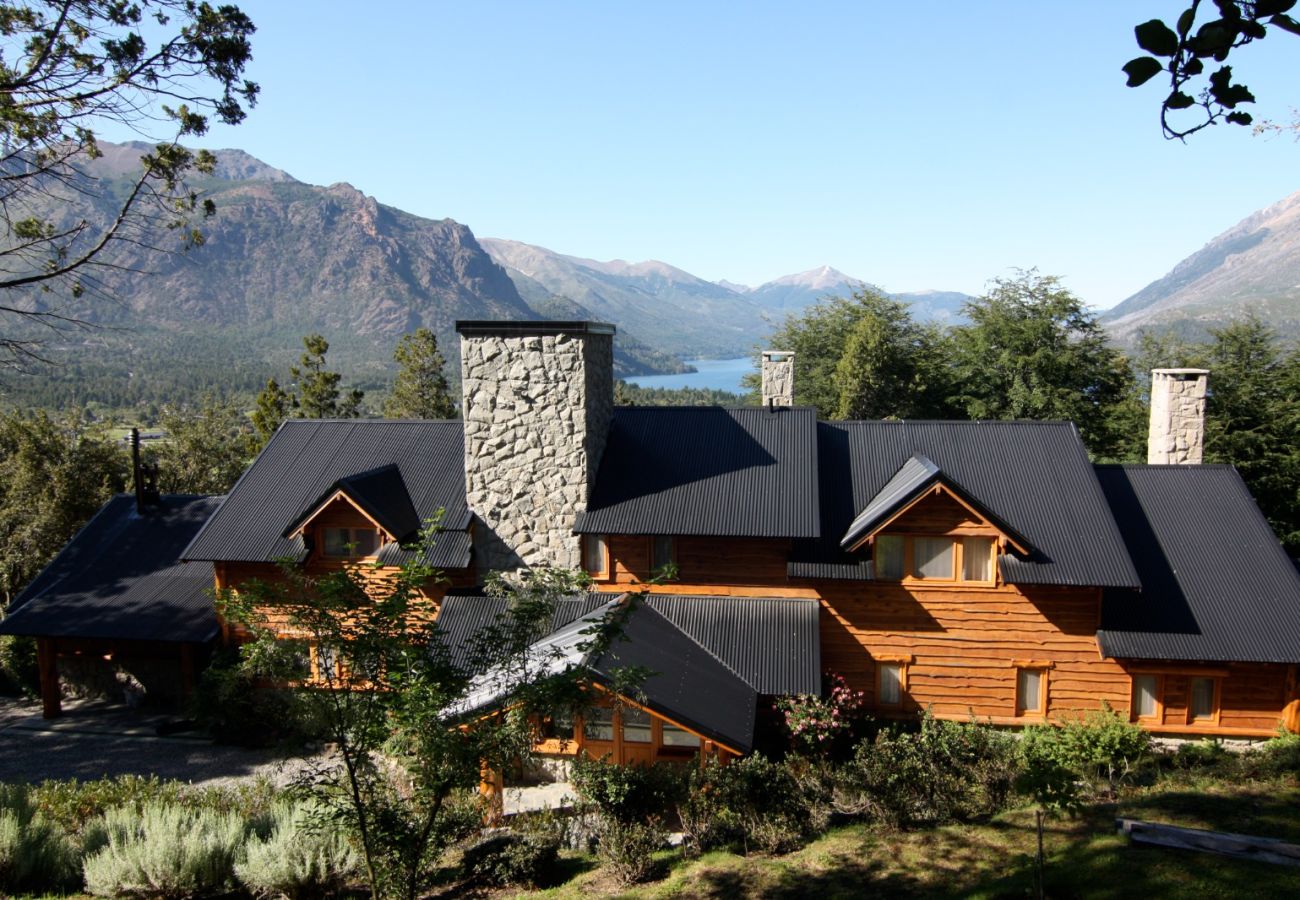 Casa a San Carlos de Bariloche - ARE63 ESPECTACULAR CASA CON VISTA AL LAGO EN ARELAUQUEN