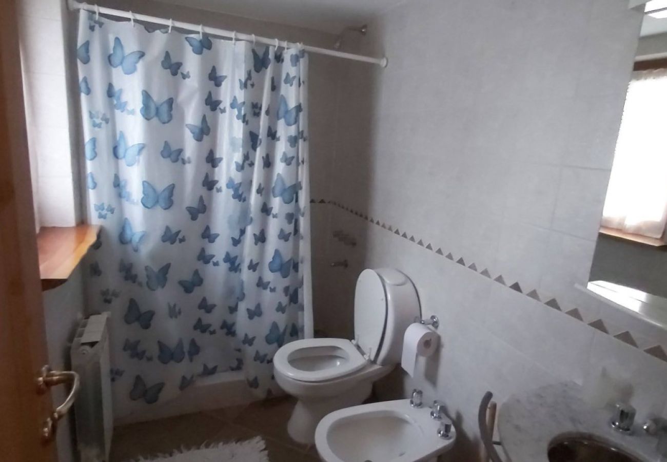 Casa a San Carlos de Bariloche - ARE63 ESPECTACULAR CASA CON VISTA AL LAGO EN ARELAUQUEN