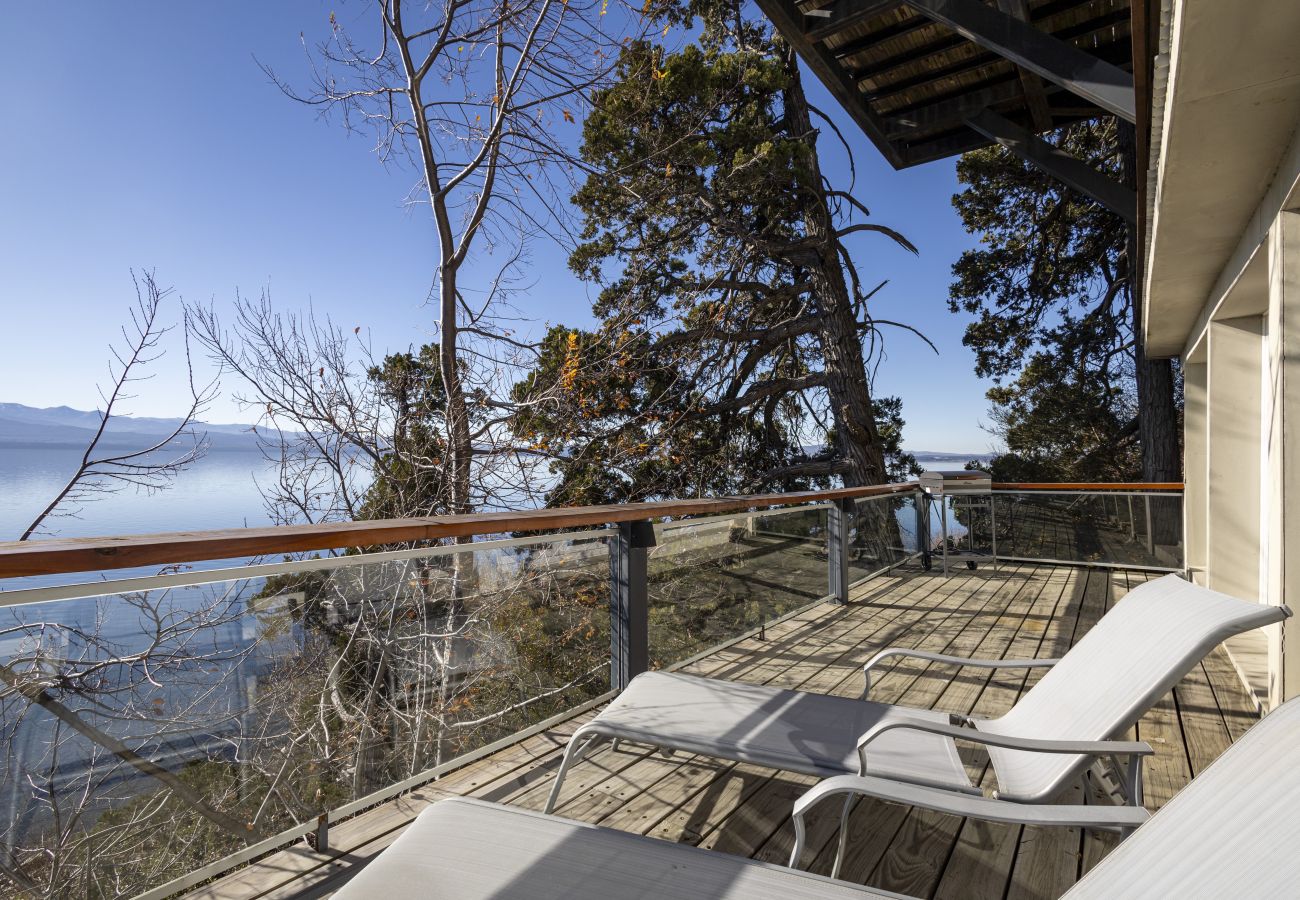 Baita a San Carlos de Bariloche - HUAPI23 - SOÑADA CASITA SOBRE EL LAGO.