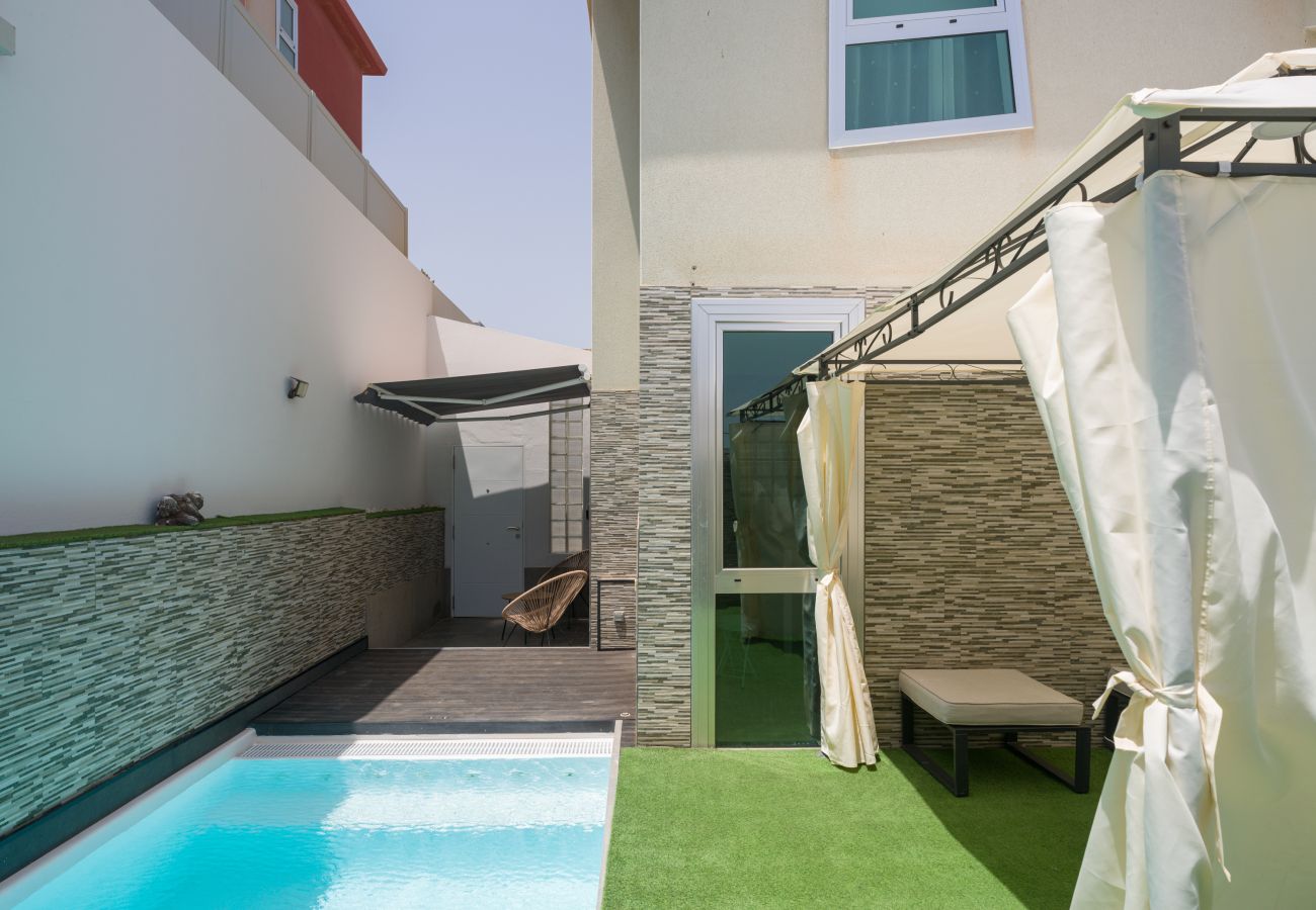 Casa a schiera a Telde - Adosado en Telde con piscina y vistas al mar