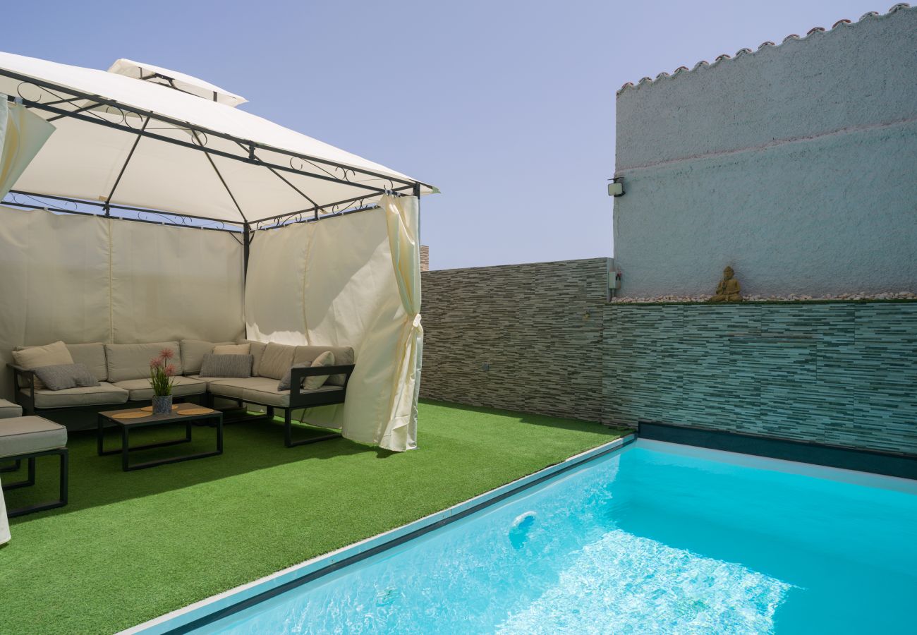 Casa a schiera a Telde - Adosado en Telde con piscina y vistas al mar