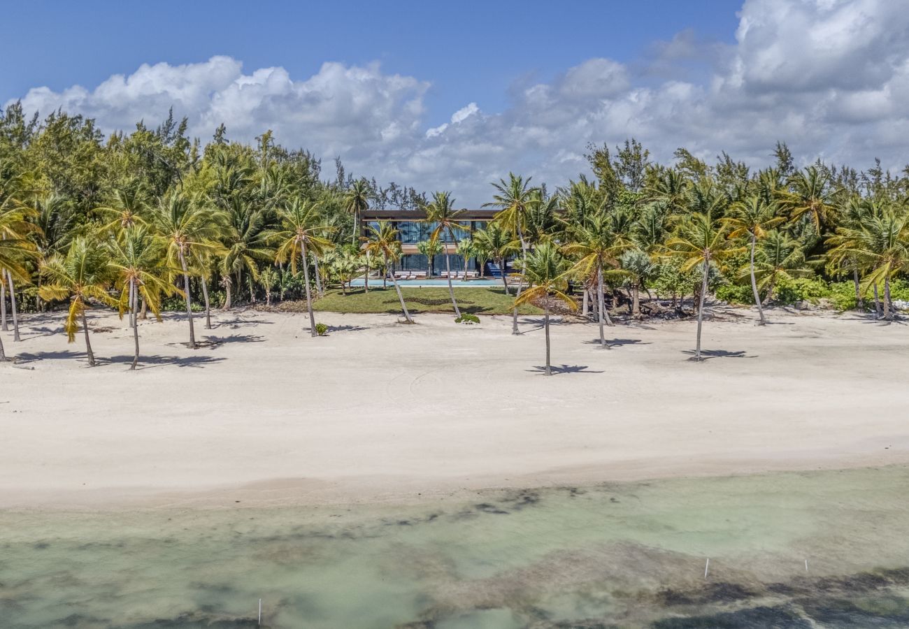 Villa a Punta Cana - Casa del Mar - Cap Cana Beachfront Masterpiece 